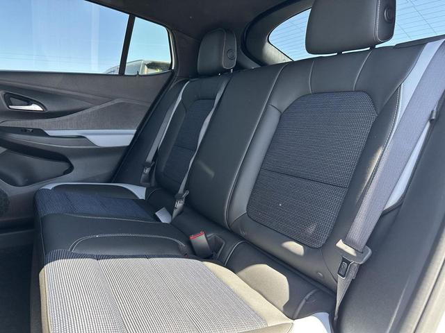 Photo of 2025 Summit White Buick Envista