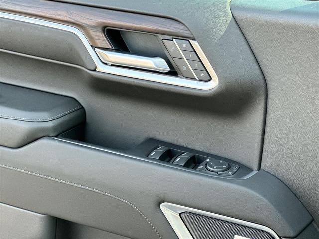 Photo of 2022 Summit White GMC Sierra 1500