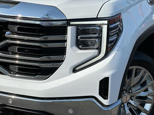 Photo of 2022 Summit White GMC Sierra 1500