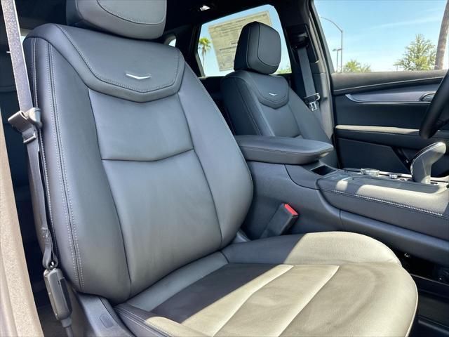 Photo of 2025 Argent Silver Metallic Cadillac XT5