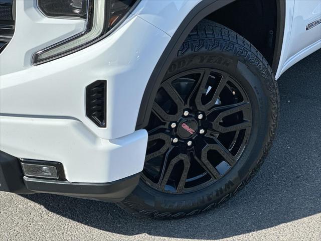 Photo of 2022 Summit White GMC Sierra 1500