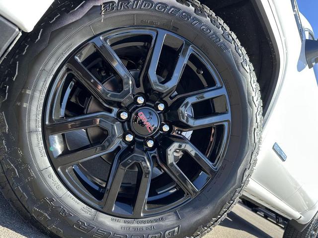 Photo of 2025 Summit White GMC Sierra 1500
