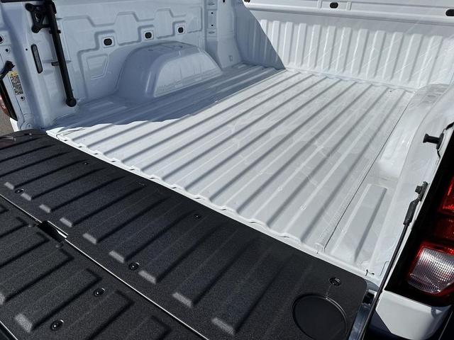 Photo of 2025 Summit White GMC Sierra 1500