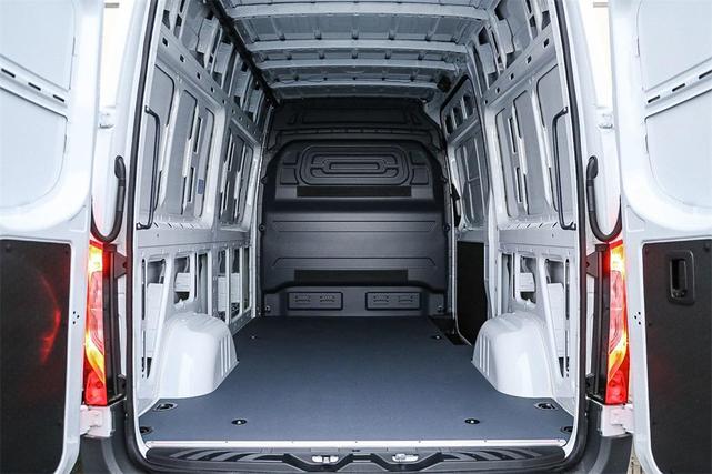Photo of 2025 Arctic White Mercedes-Benz Sprinter 2500