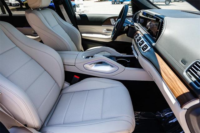 Photo of 2025 Polar White Mercedes-Benz GLS 450