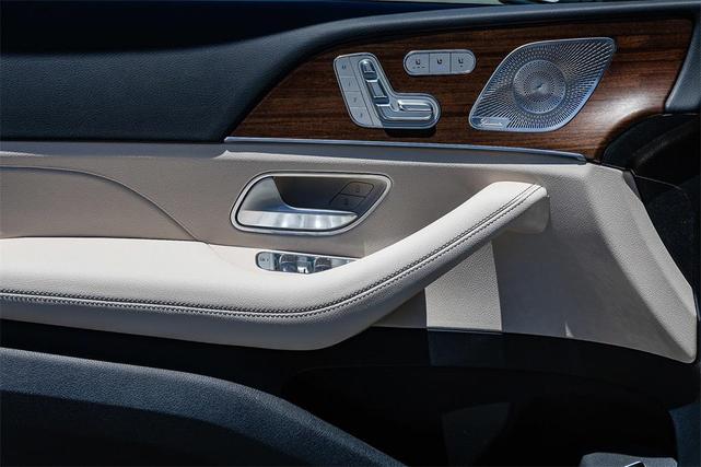 Photo of 2025 Polar White Mercedes-Benz GLS 450