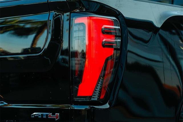 Photo of 2024 Onyx Black GMC Sierra 2500