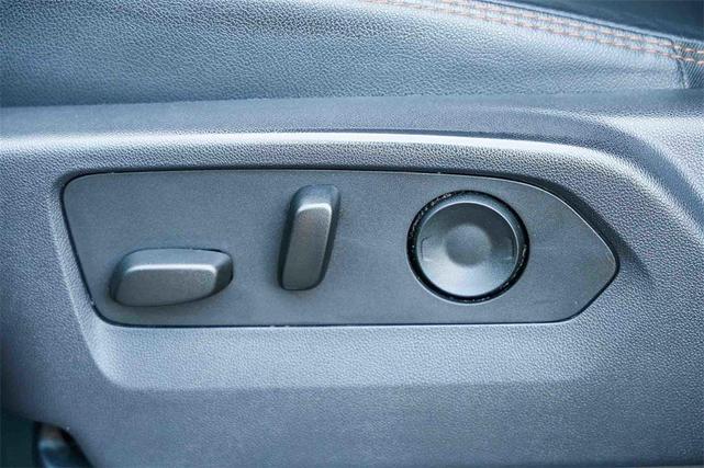 Photo of 2024 Onyx Black GMC Sierra 2500