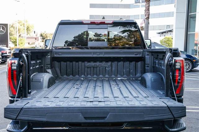Photo of 2024 Onyx Black GMC Sierra 2500