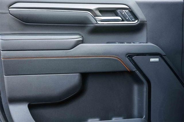Photo of 2024 Onyx Black GMC Sierra 2500