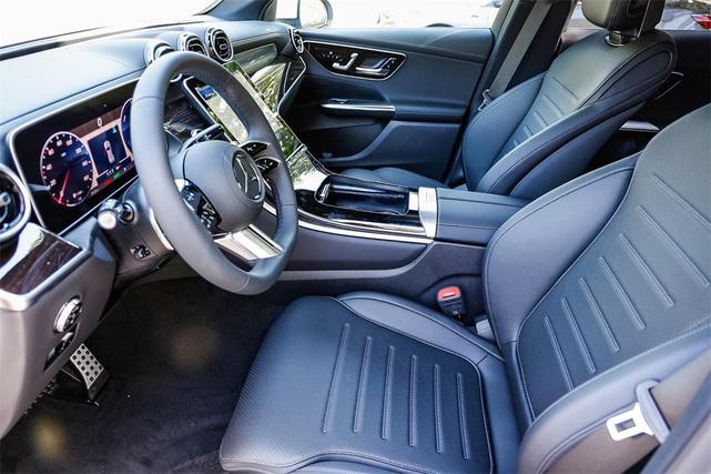 Photo of 2025 Polar White Mercedes-Benz GLC 350e