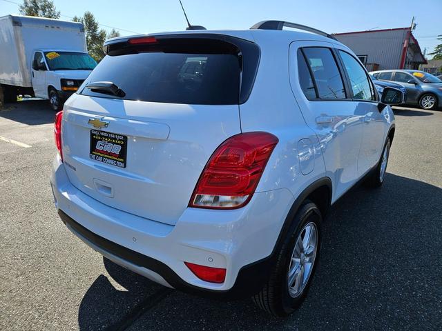 Photo of 2021 Iridescent Pearl Tricoat Chevrolet Trax