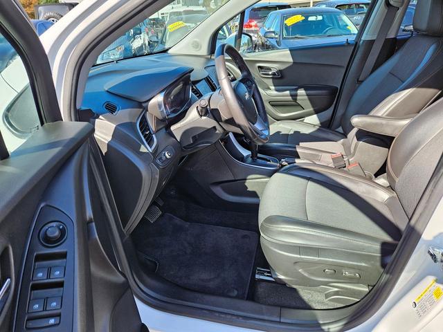 Photo of 2021 Iridescent Pearl Tricoat Chevrolet Trax