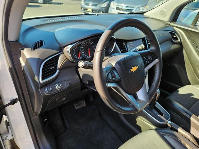 Photo of 2021 Iridescent Pearl Tricoat Chevrolet Trax