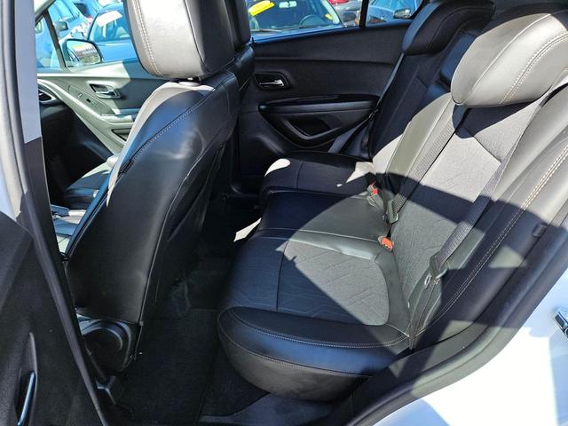 Photo of 2021 Iridescent Pearl Tricoat Chevrolet Trax