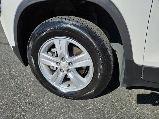 Photo of 2021 Iridescent Pearl Tricoat Chevrolet Trax