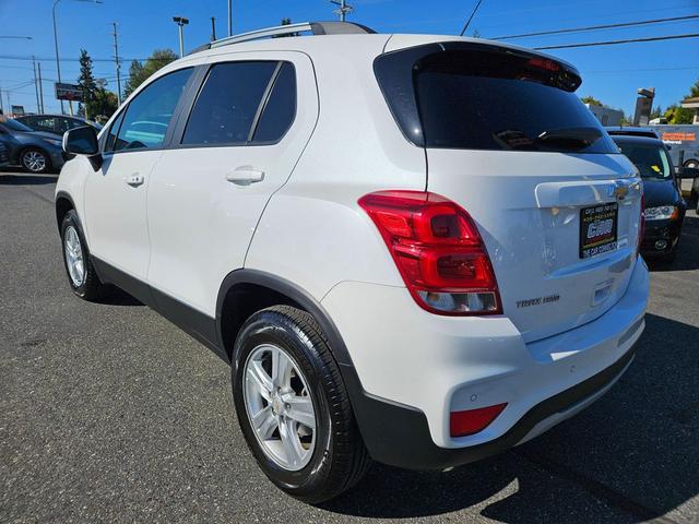 Photo of 2021 Iridescent Pearl Tricoat Chevrolet Trax