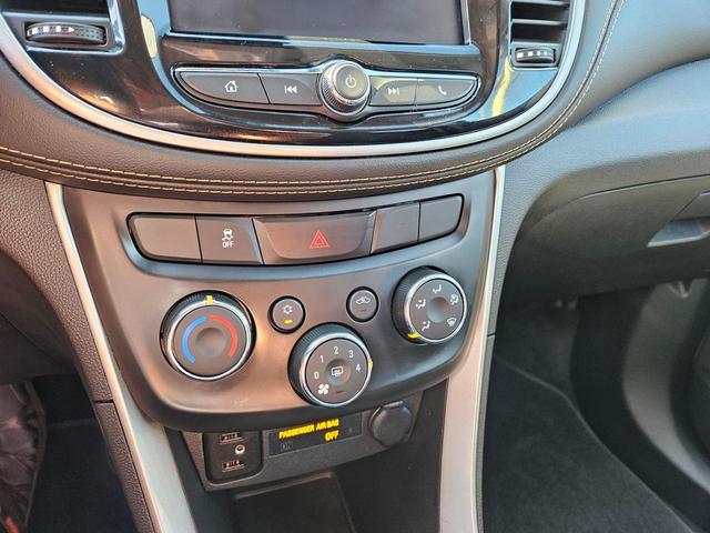 Photo of 2021 Iridescent Pearl Tricoat Chevrolet Trax