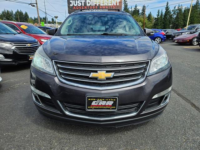Photo of 2015 Tungsten Metallic Chevrolet Traverse