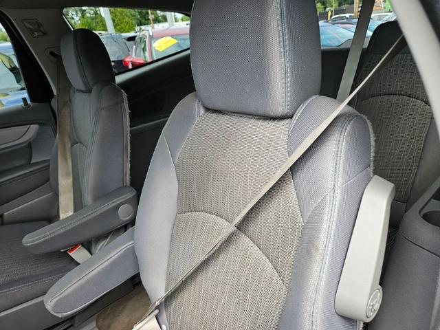 Photo of 2015 Tungsten Metallic Chevrolet Traverse