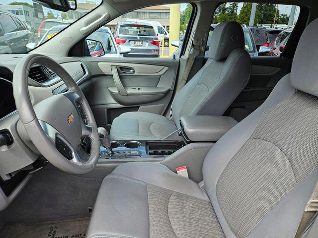 Photo of 2015 Tungsten Metallic Chevrolet Traverse