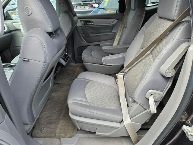 Photo of 2015 Tungsten Metallic Chevrolet Traverse