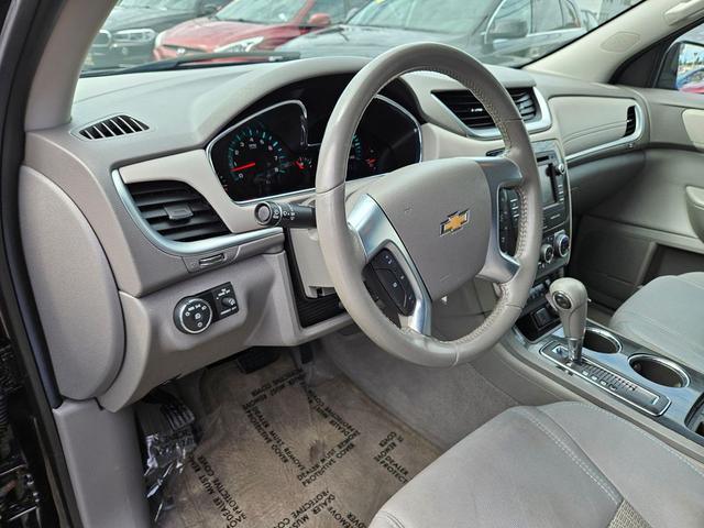 Photo of 2015 Tungsten Metallic Chevrolet Traverse