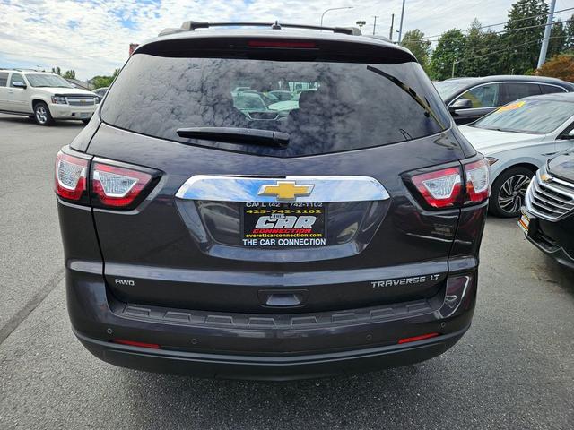 Photo of 2015 Tungsten Metallic Chevrolet Traverse