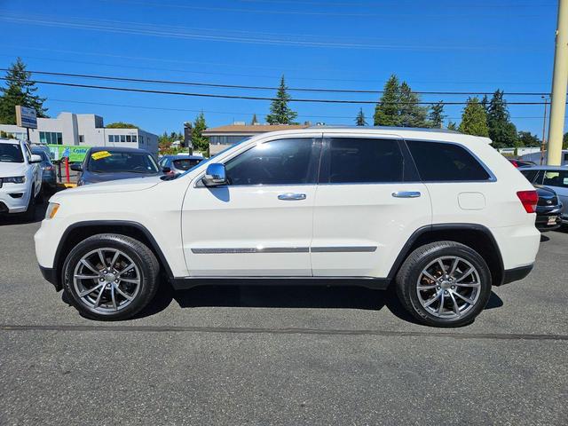 Photo of 2011 Stone White Clearcoat Jeep Grand Cherokee