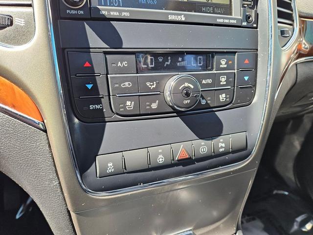 Photo of 2011 Stone White Clearcoat Jeep Grand Cherokee
