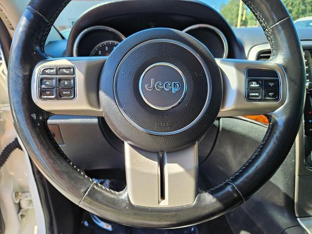 Photo of 2011 Stone White Clearcoat Jeep Grand Cherokee