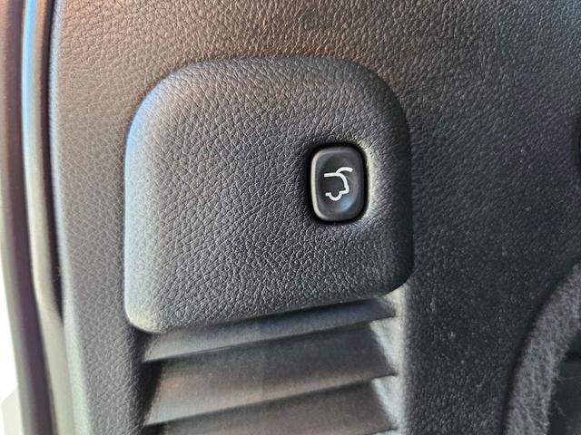 Photo of 2011 Stone White Clearcoat Jeep Grand Cherokee