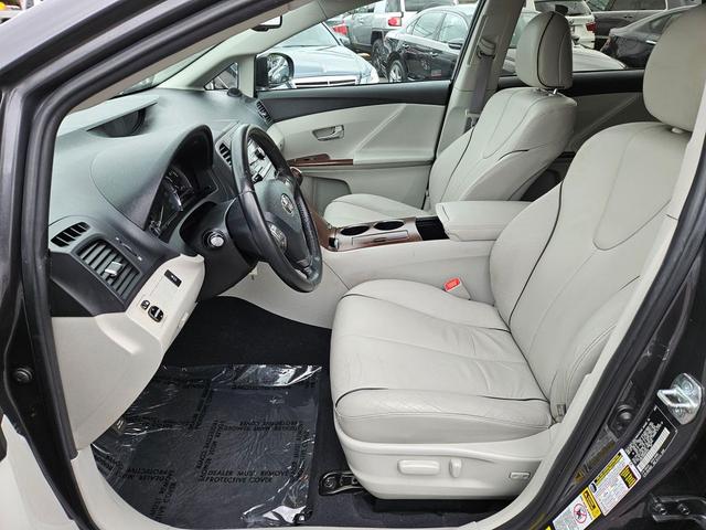 Photo of 2009 Magnetic Gray Metallic Toyota Venza