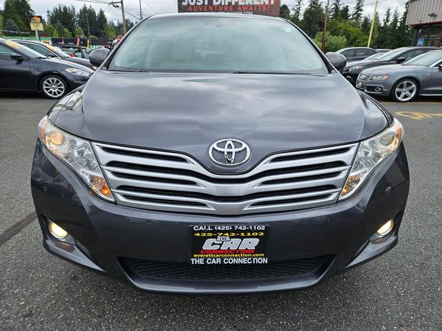 Photo of 2009 Magnetic Gray Metallic Toyota Venza