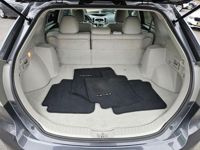Photo of 2009 Magnetic Gray Metallic Toyota Venza