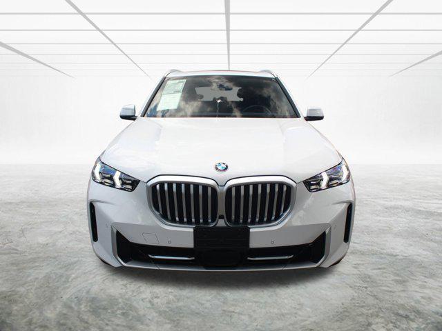 Photo of 2024 Mineral White Metallic BMW X5