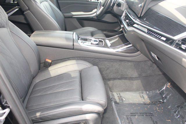 Photo of 2024 Black Sapphire Metallic BMW X7