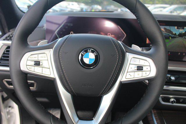 Photo of 2026 Mineral White Metallic BMW X7