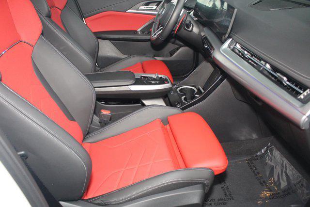 Photo of 2024 Mineral White Metallic BMW X1