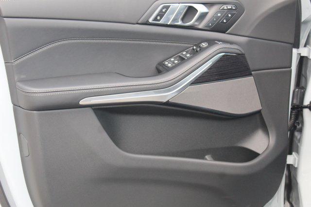Photo of 2026 Brooklyn Grey Metallic BMW X7