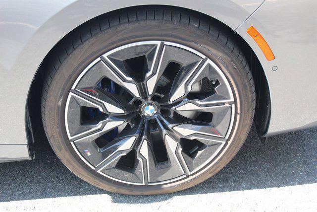 Photo of 2024 Oxide Grey Metallic BMW i7