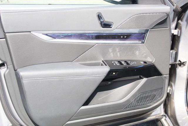 Photo of 2024 Oxide Grey Metallic BMW i7