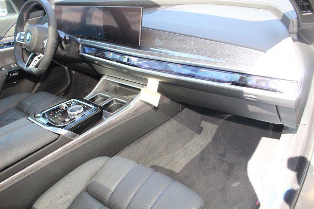 Photo of 2024 Oxide Grey Metallic BMW i7
