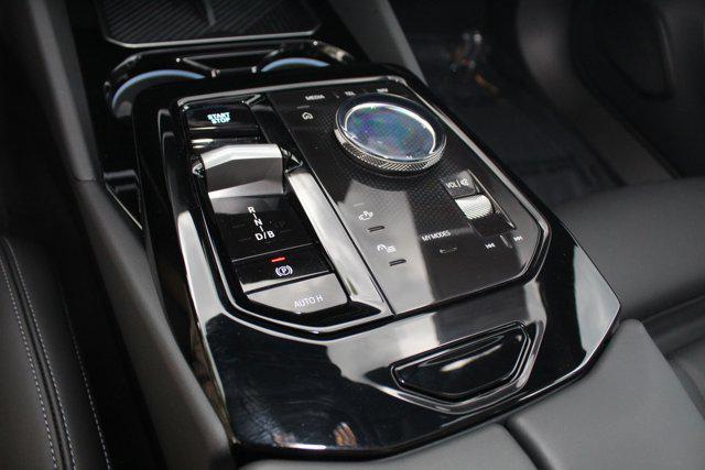 Photo of 2025 Black Sapphire Metallic BMW i5