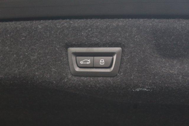 Photo of 2025 Black Sapphire Metallic BMW i5