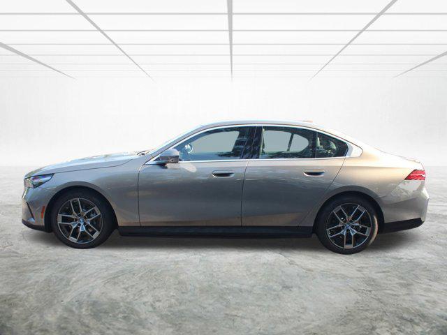 Photo of 2025 Oxide Grey Metallic BMW i5