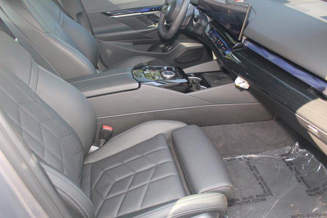 Photo of 2025 Oxide Grey Metallic BMW i5