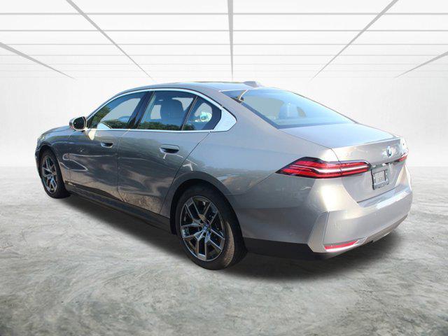 Photo of 2025 Oxide Grey Metallic BMW i5