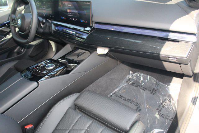 Photo of 2025 Oxide Grey Metallic BMW i5