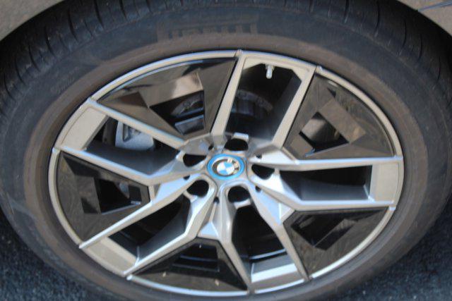 Photo of 2025 Dark Graphite Metallic BMW i5